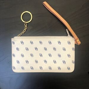 DOONEY & BOURKE WHITE/ BLUE WRISTLET W/ KEYCHAIN